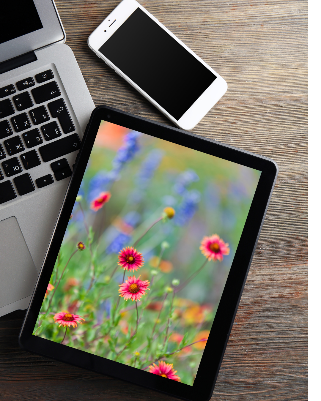 Tablet and smartphone on desk